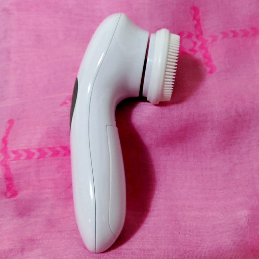 Avon Facial Scrubber Messaged Device